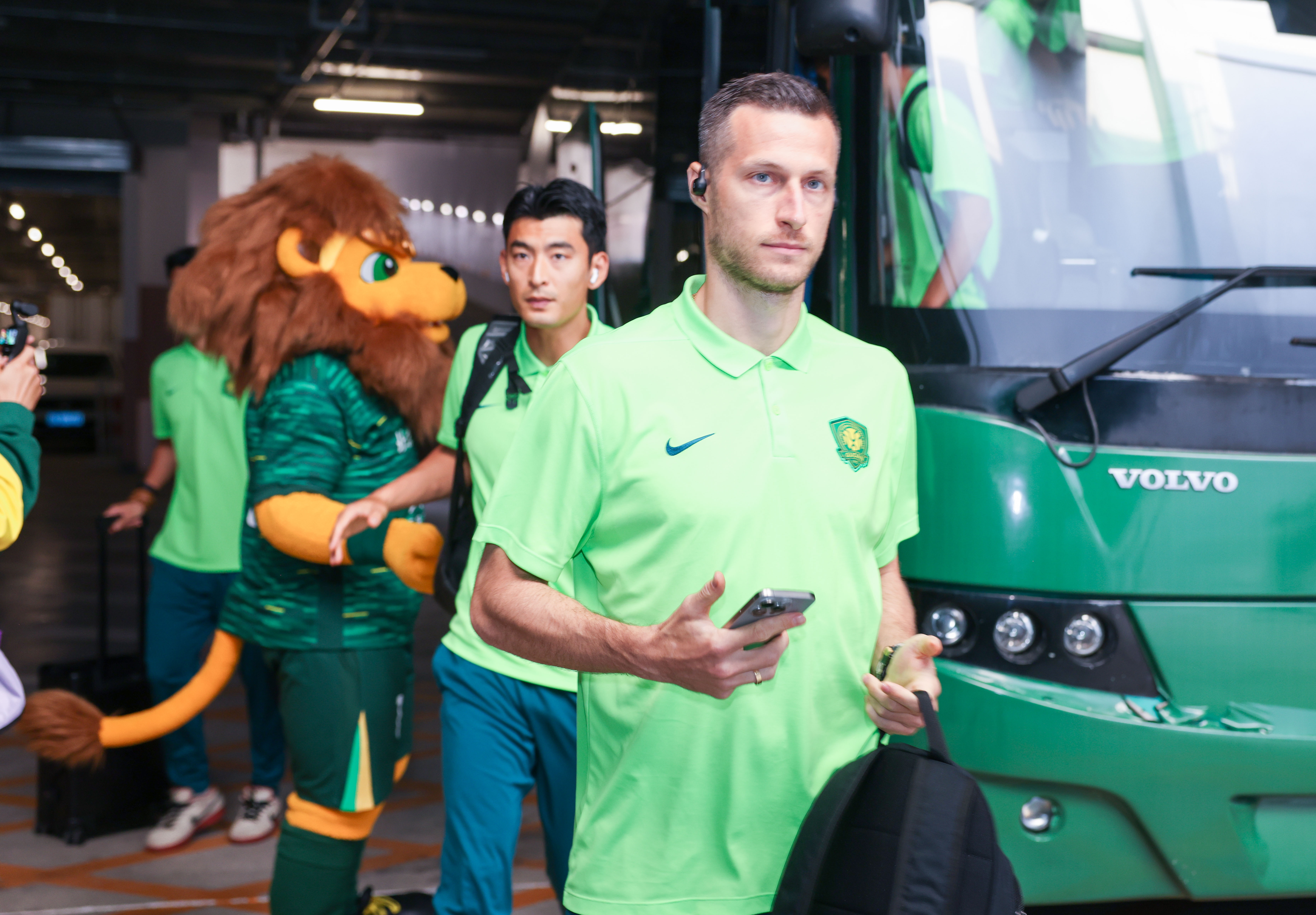 苗原：国安约了外援的经纪人谈解约，经纪人全程不说话